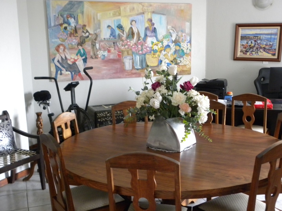 5 Bedroom Property for Sale in Wavecrest Eastern Cape
